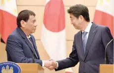  ?? — Reuters ?? Philippine­s President Rodrigo Duterte with Japanese Prime Minister Shinzo Abe at the end of their signing ceremony and joint remarks announceme­nt at Abe’s official residence in Tokyo on Monday.