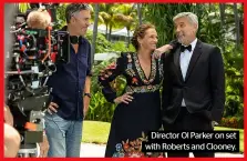  ?? ?? Director Ol Parker on set with Roberts and Clooney.