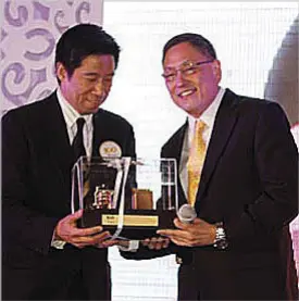  ??  ?? Blanco Wong, Managing Director of Whirlpool Southeast Asia, and Exatech Founder and President Nixon Y. Sioco.