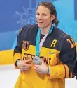  ??  ?? Ehrhoff nach dem Gewinn der olympische­n Silbermeda­ille im Februar.