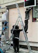  ??  ?? Negocios de París se blindaron para recibir a los manifestan­tes