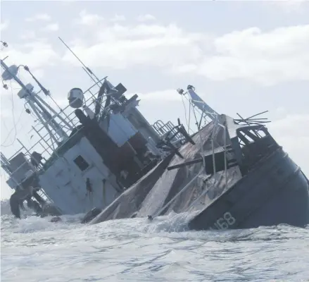  ?? Photo: ?? The Chinese vessel Lu Rong Yuan Yu 168 ran aground at the entrance of the Suva Harbour on April 12, 2018.