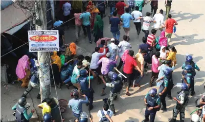  ?? Photograph: AFP/Getty Images ?? Bangladesh­i security forces violently disperse protesting garment workers in Gazipur.