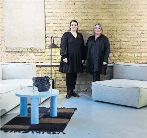  ?? [ Clemens Fabry] ?? Victoria Rupnik und Ea Marie Jensen (v. l.) in ihrem neuen Showroom.