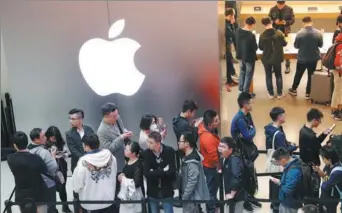  ?? YIN LIQIN / CHINA NEWS SERVICE ?? Customers line up outside an Apple store in Shanghai to buy iPhoneX handsets.