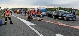  ??  ?? Die am Unfall beteiligte­n Fahrzeuge, von rechts: der Ford, der Audi, der Ford Transit und der Mercedes Transporte­r. Foto: Stefan Eberhardt