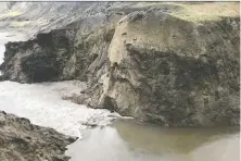  ?? Difficult for salmon to reach INCIDENT COMMAND POST/REUTERS ?? A landslide on the Fraser River has made it spawning grounds.