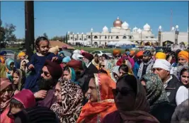  ?? SARA NEVIS — THE SACRAMENTO BEE ?? People fill Bradshaw Road as they walk past the Sacramento Sikh Society temple in Vineyard during the society s first Nagar Kirtan parade in March.