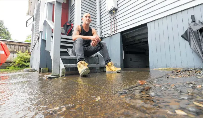  ?? Photos / Brett Phibbs ?? Ross Gosnell, of Alfred St, Onehunga, is having to deal with flood water and a house that has been yellow-stickered.