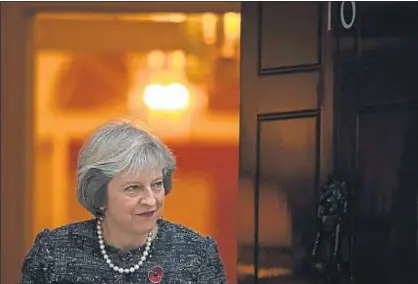  ?? TOBY MELVILLE / REUTERS ?? La primera ministra británica, Theresa May, ayer en Downing Street