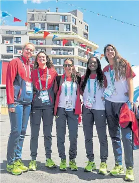  ?? MAXI FAILLA ?? Ellas. Las basquetbol­istas españolas del 3x3, en pose.