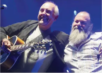  ?? Acadie Nouvelle: Sylvie Mousseau ?? Ronald Bourgeois et Waylon Thibodeaux au concert du 25e anniversai­re du CMA.