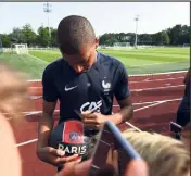  ?? (Photo AFP) ?? Mbappé hier à Clairefont­aine.