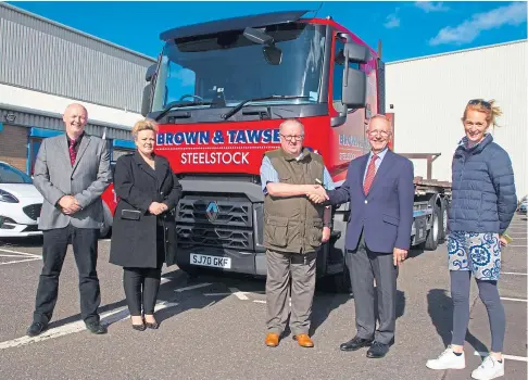  ?? ?? HELPING HAND: Brown & Tawse Steelstock’s operations manager Jason Wood, sales executive Dianne Robertson and managing director Ian Harding, second from right, with lodge treasurer John Walker and manager Biz Logan.