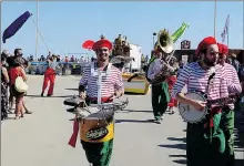  ??  ?? La Festa Méditerran­éenne a mis de l’ambiance sur le port.