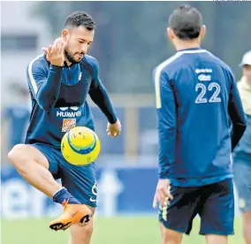  ??  ?? Emanuel Aguilera, en el entrenamie­nto de ayer