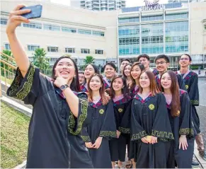  ??  ?? Private ceremony: In this picture, provided by Loke, the Malaysian graduates from Peking University are taking a wefie in Kuala Lumpur.