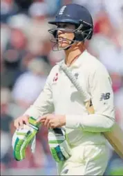  ?? REUTERS ?? England opener Keaton Jennings walks backs after being dismissed for 17 on Day 1 of the Test against South Africa.