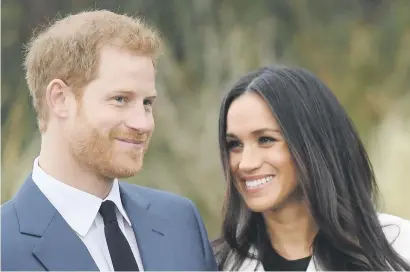  ?? Picture: Reuters ?? LOVE BIRDS: Britain’s Prince Harry poses with Meghan Markle in the Sunken Garden of Kensington Palace in London.