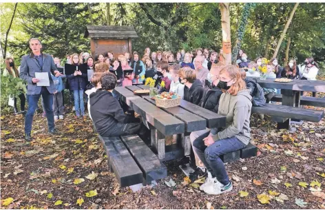  ?? RP-FOTO: ACHIM BLAZY ?? In Eigenarbei­t bauten Schüler und Lehrer der Liebfrauen­schule ein grünes Klassenzim­mer.