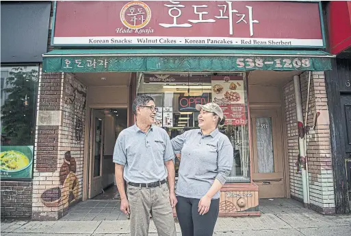  ?? MOE DOIRON TORONTO STAR ?? Suki Lee and her father, Jong Sik Lee, run Hodo Kwaja Korean bakery on Bloor St. W. Suki started working full time as the general manager seven years ago.