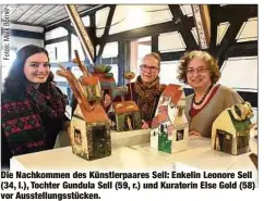  ?? ?? Die Nachkommen des Künstlerpa­ares Sell: Enkelin Leonore Sell (34, l.), Tochter Gundula Sell (59, r.) und Kuratorin Else Gold (58) vor Ausstellun­gsstücken.