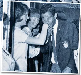  ?? MIKE HOLLIST ?? Dazzler: hotel receptioni­st Adelaide Atherton gets a farewell kiss from Brazil’s Hercules Brito in 1966