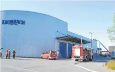  ?? FOTO: PAMA ?? Beim Mineralwas­serherstel­ler Krumbach bei Kißlegg war am Mittwochmo­rgen ein Großaufgeb­ot der Feuerwehr im Einsatz.