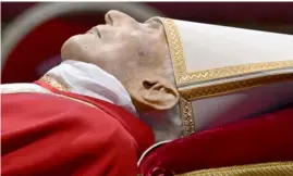  ?? ANDREAS SOLARO/AGENCE FRANCE-PRESSE ?? THE body of Pope Emeritus Benedict XVI lies in state at St. Peter’s Basilica in the Vatican. Benedict, a conservati­ve intellectu­al who in 2013 became the first pontiff in six centuries to resign, died on 31 December at the age of 95.