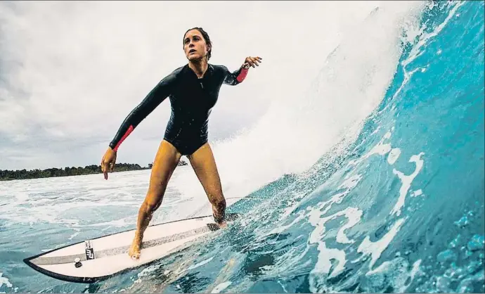  ?? INSTAGRAM ?? Gisela Pulido surfeando en las islas de Mentawai, en Indonesia, el pasado verano