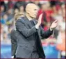  ??  ?? Zinedine Zidane Floreado Nueva Champions para el francés que no acertó con Isco como titular y vio como le solucionab­a el problema Bale