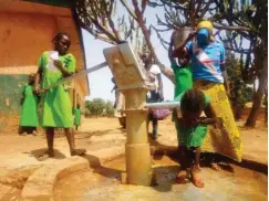  ??  ?? Pupils and other dwellers drinking from one of the hand pumps in the village