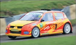  ?? Picture: Joe Wright ?? Canterbury’s Tristan Ovenden aboard his Renault Clio at Lydden Hill