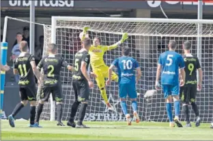  ??  ?? ESPERANZA. El gol de libre directo de Coto en la ida da alas al modesto Majadahond­a.