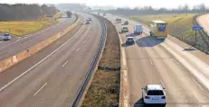  ??  ?? Unser Archivfoto zeigt die A 61 Richtung Süden bei Hochneukir­ch/Wanlo. Sie ist inzwischen abgerissen.