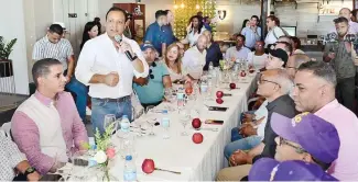  ?? F.E. ?? Abel Martínez se reunió con los candidatos de Santiago.