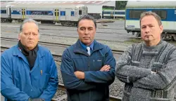  ?? PHOTO: FRANCES FERGUSON/STUFF ?? Sona Selwyn, left, Antoine Kaka, centre, and Taumarunui Residents and Ratepayers Associatio­n chair Jacques Windell.