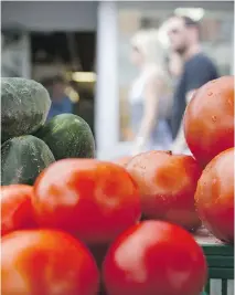  ??  ?? Some 75,000 people in Ottawa have trouble affording healthy food.