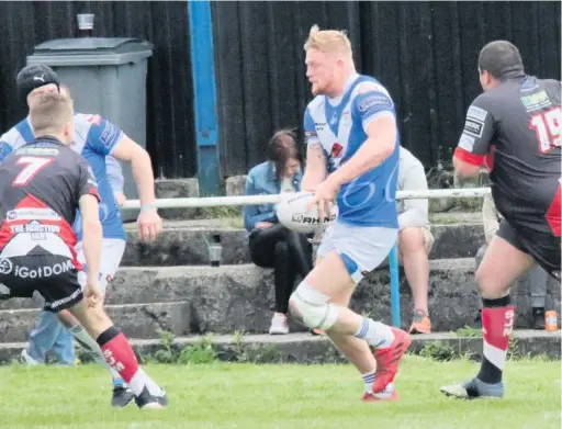  ?? Aidy Gleeson snr ?? ●●Luke Fowden helped spearhead the Mayfield assault as the team struck back against Myton