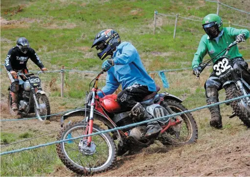  ??  ?? ABOVE: ‘Griff’ racing the Maico special that he rebuilt from a 1954 250B Blizzard road bike