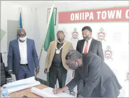  ?? Photo: Obrein Simasiku ?? Performanc­e-driven... Consultant Daniel Ndaningina observes as the mayor David Kambonde, CEO Junias Jacob and management committee chairperso­n Jafet Augustus sign the policy.