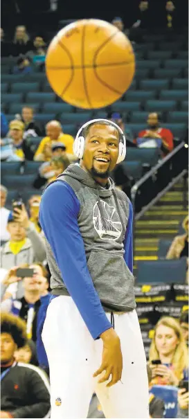  ?? RAY CHAVEZ/STAFF ?? The Warriors’ Kevin Durant said he was “so down” when he lost out on a title in 2014.