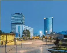  ?? Foto: Kosecki, Imago Images ?? Das internatio­nale Bonn: Am Platz der Vereinten Nationen findet sich das Kongressze­ntrum, der „Lange Eugen“, dahinter der Post-Tower.