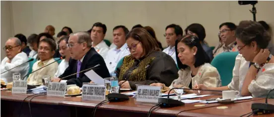  ?? AL PADILLA ?? SENATORS Koko Pimentel and Francis Tolentino (top) exchange notes with officials of the Department of Foreign Affairs, led by DFA Secretary Teddy Locsin (seated in front row below, fourth from left), about various issues on security and the proliferat­ion of Philippine offshore gaming operations.