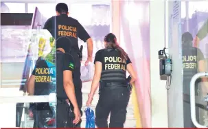  ?? Rúbio Marra/Futura Press/Estadão Conteúdo ?? Agentes chegam à sede da Superinten­dência da Polícia Federal, em Belém, após cumprirem mandado de busca e apreensão da Operação Leviatã