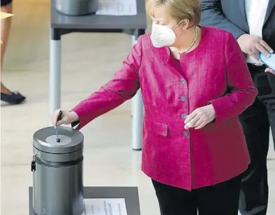  ?? BILD: imago ?? Bundeskanz­lerin Angela Merkel stimmt für das neue Infektions­schutzgese­tz.