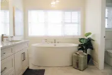  ??  ?? A soaker tub is among the features of the well-appointed ensuite.