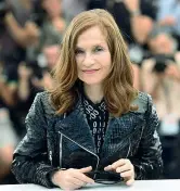  ??  ?? Diva Isabelle Huppert (62) ieri sulla Croisette per la presentazi­one del film «Louder Than Bombs»