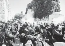  ?? MAHMOUD ILLEAN THE ASSOCIATED PRESS ?? Israeli police and Palestinia­n worshipper­s clash at al-Aqsa mosque Sunday during prayers marking the Islamic holiday of Eid al-Adha.