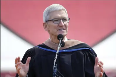  ?? PHOTOS BY KARL MONDON — STAFF PHOTOGRAPH­ER ?? Apple CEO Tim Cook delivers the keynote speech at Stanford University’s 128th commenceme­nt ceremony Sunday.